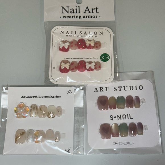 PRESS ON NAILS BUNDLE - XS - Picture 1 of 4